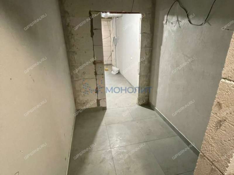 помещение под офис, торговую площадь на улице Владимира Лузянина