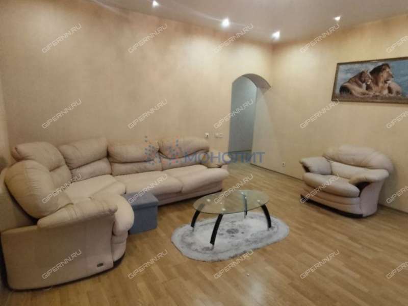 трёхкомнатная квартира на улице Коминтерна дом 168