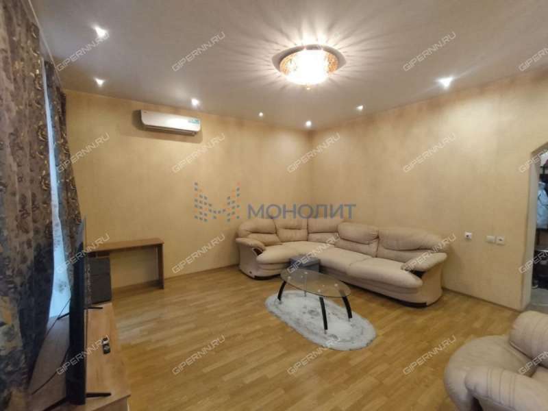 трёхкомнатная квартира на улице Коминтерна дом 168