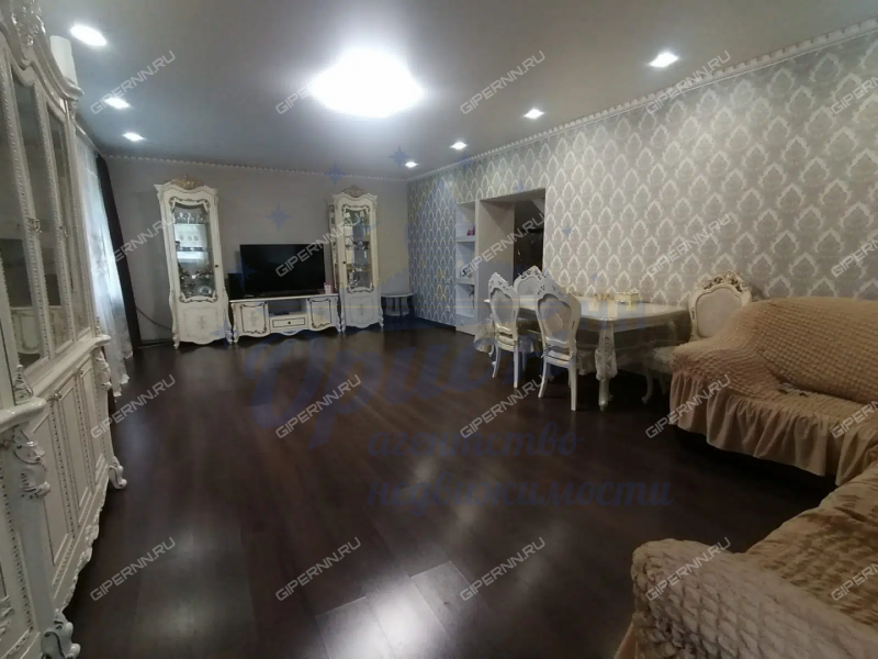 дом на Центральной улице село Криуша