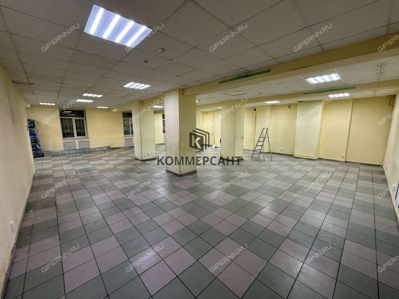 помещение под торговую площадь на улице Бурденко