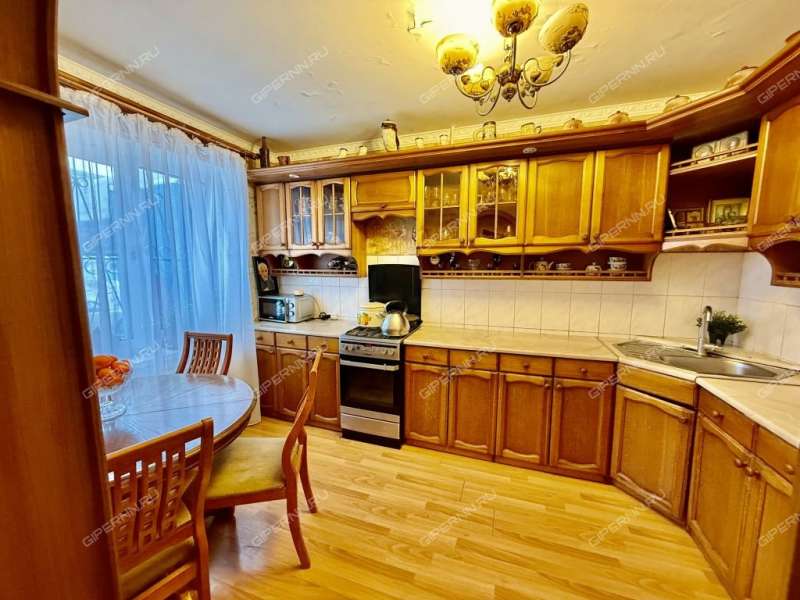 трёхкомнатная квартира на улице Челюскинцев дом 19