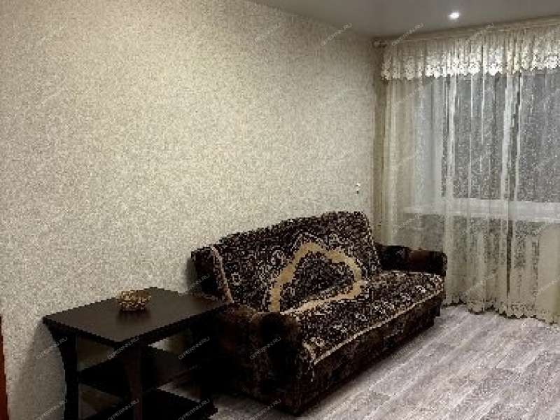 трёхкомнатная квартира на улице Космонавта Комарова дом 16а