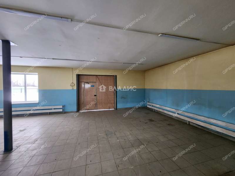 здание под офис, торговую площадь на 54 рабочий посёлок Первое Мая