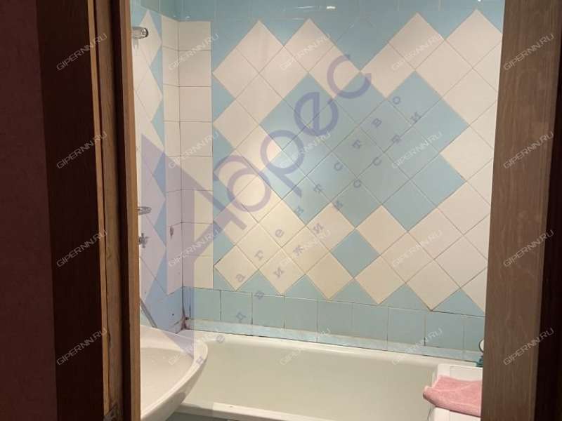 трёхкомнатная квартира на улице Строкина дом 14