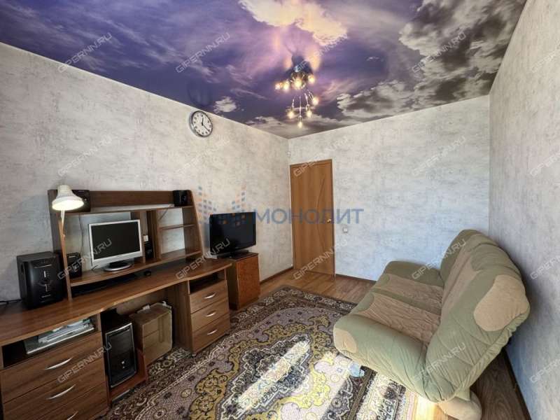 трёхкомнатная квартира на улице Александра Хохлова дом 1