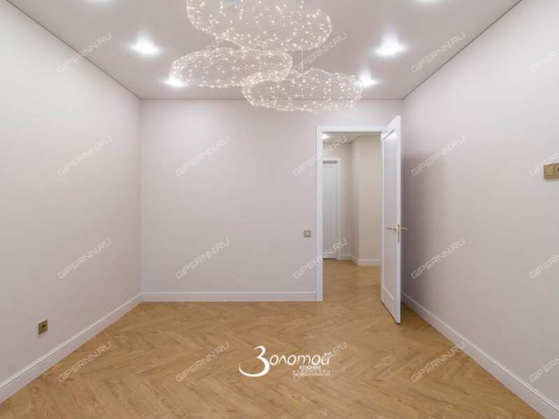 трёхкомнатная квартира на Светлогорской улице дом 6