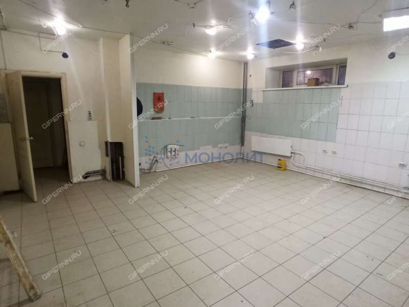 помещение под офис, торговую площадь на улице Героя Советского Союза Усилова
