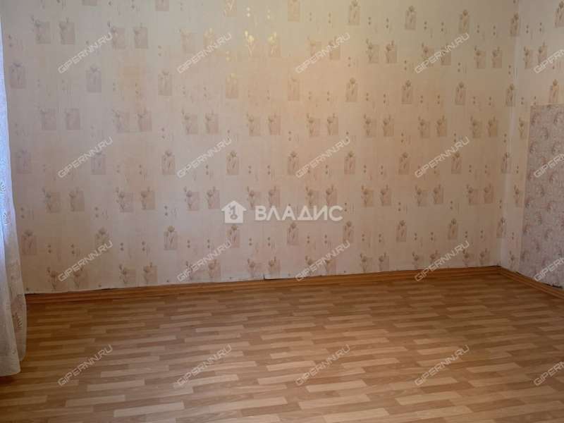 трёхкомнатная квартира на улице Страж Революции дом 6/3