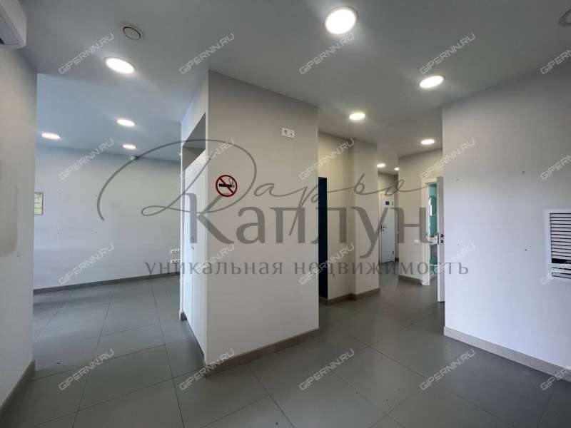 помещение под торговую площадь на улице Академика Сахарова