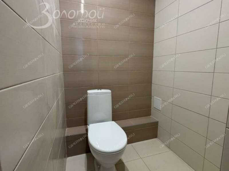 трёхкомнатная квартира на проспекте Героев Донбасса дом 12