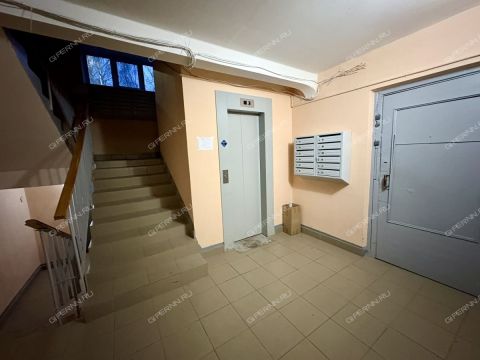 1-komnatnaya-ul-germana-lopatina-d-9a фото