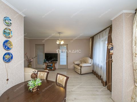 2-komnatnaya-ul-vyatskaya-d-1 фото