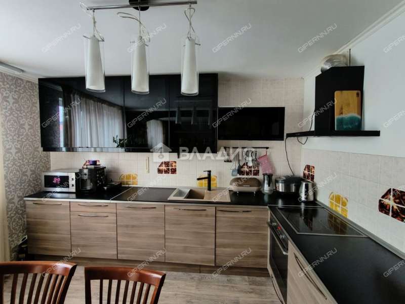 трёхкомнатная квартира на Краснозвёздной улице дом 31