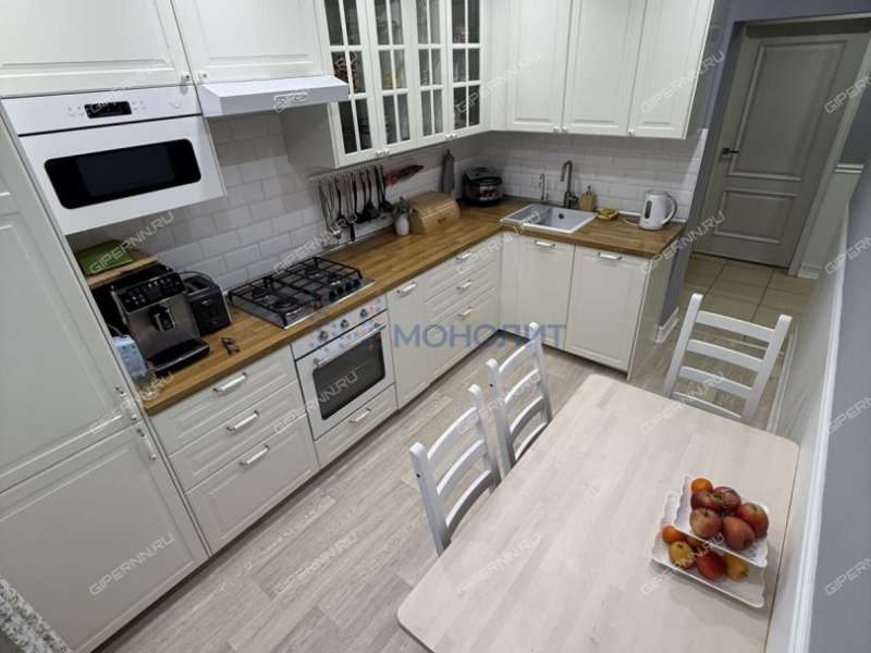 четырёхкомнатная квартира на улице Строкина дом 18