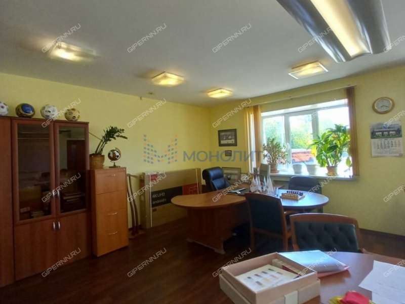 здание под офис, недвижимость под образовательные учреждения на Деловой улице