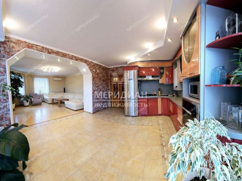 трёхкомнатная квартира на улице Ленина дом 161/2 город Бор