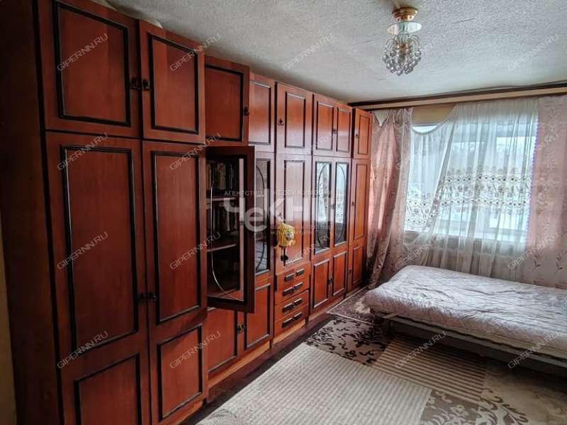 комната в доме 12а на улице Космонавта Комарова