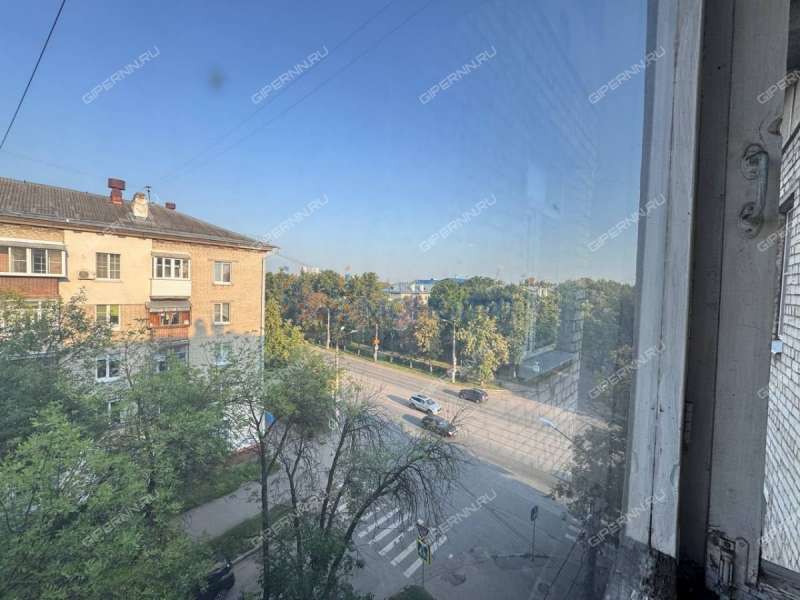 трёхкомнатная квартира на проспекте Кирова дом 10