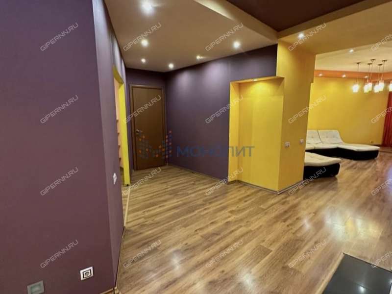 трёхкомнатная квартира на улице Коминтерна дом 127