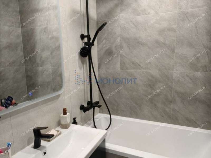 трёхкомнатная квартира на улице Коминтерна дом 16