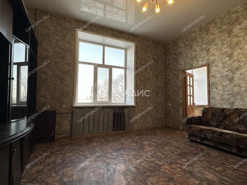 трёхкомнатная квартира на улице Коминтерна дом 4