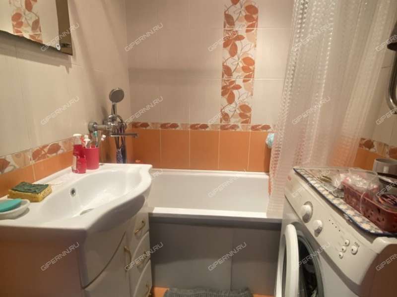 трёхкомнатная квартира на улице Краснодонцев дом 21 к3