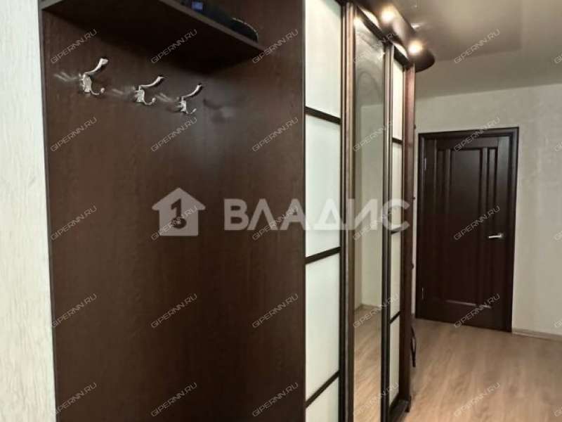 трёхкомнатная квартира на улице Старых Производственников дом 20