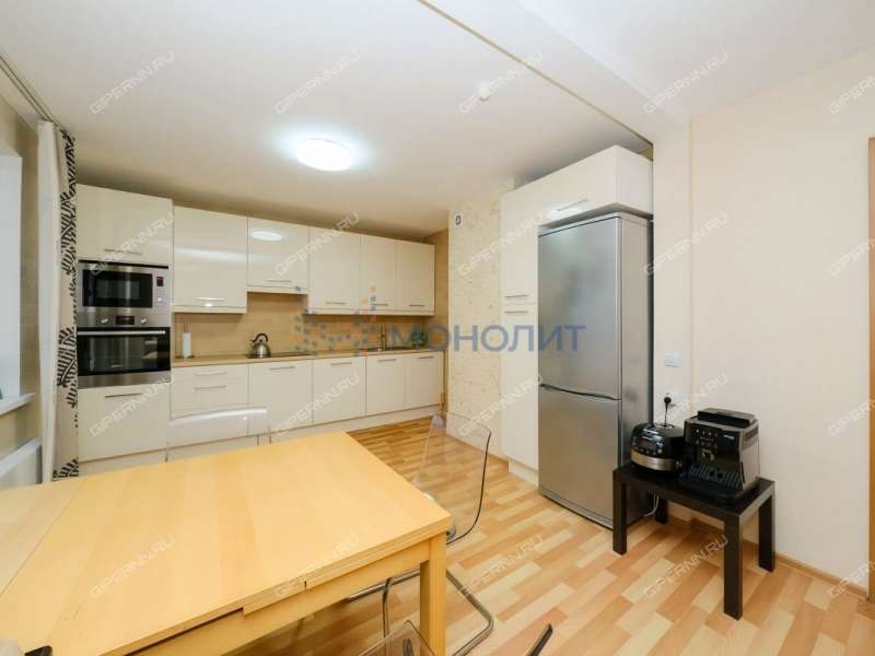 трёхкомнатная квартира на улице Карла Маркса дом 43