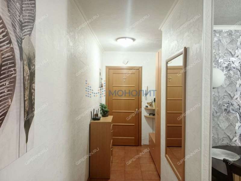 трёхкомнатная квартира на улице Александра Хохлова дом 21