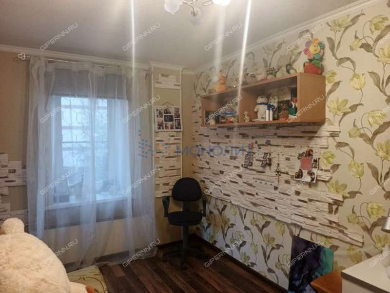 трёхкомнатная квартира на улице Александра Хохлова дом 21