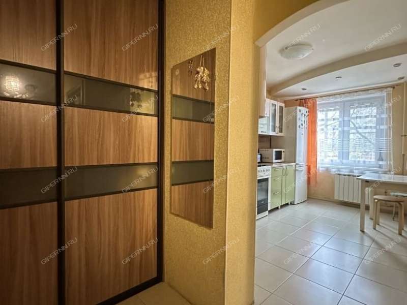 трёхкомнатная квартира на улице Строкина дом 9