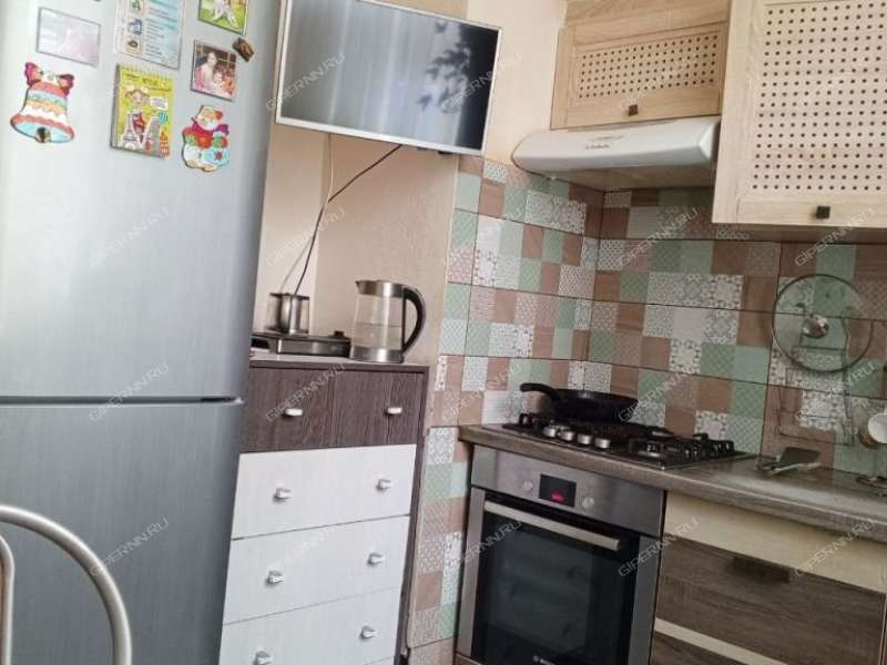 трёхкомнатная квартира на улице Героя Советского Союза Поющева дом 15