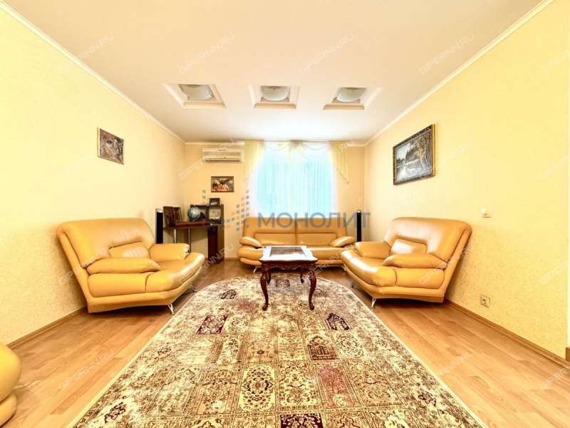 трёхкомнатная квартира на Керченской улице дом 28