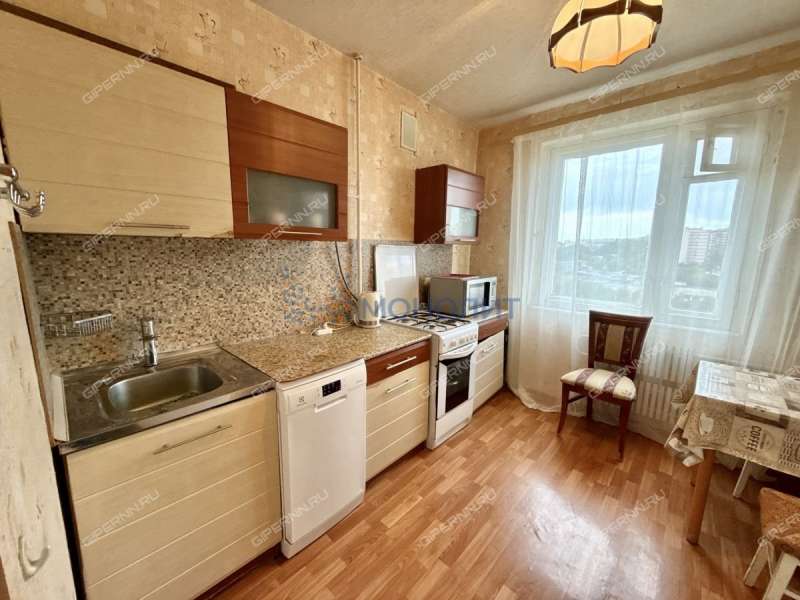 трёхкомнатная квартира на улице Верхнепечёрская дом 1