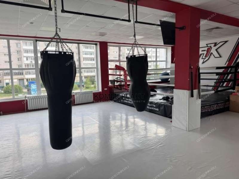 здание под офис, торговую площадь на улице Петрищева город Дзержинск