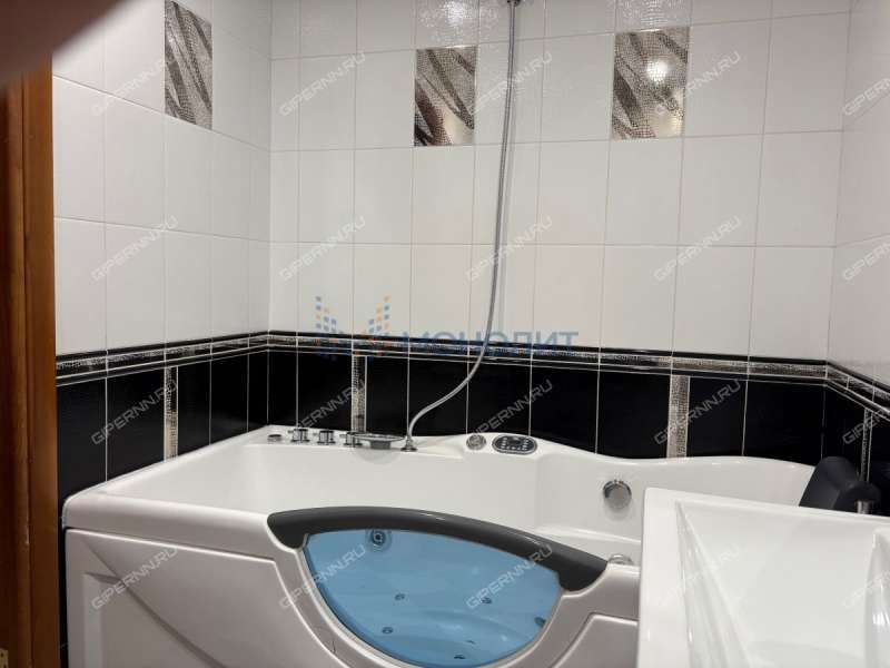 двухкомнатная квартира на улице Строкина дом 18