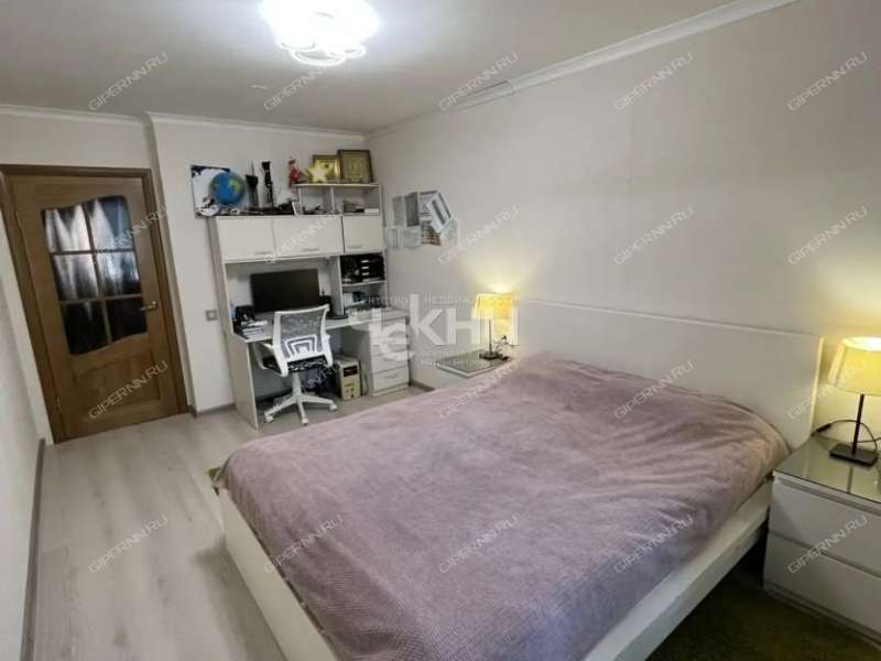 трёхкомнатная квартира на улице Александра Хохлова дом 5