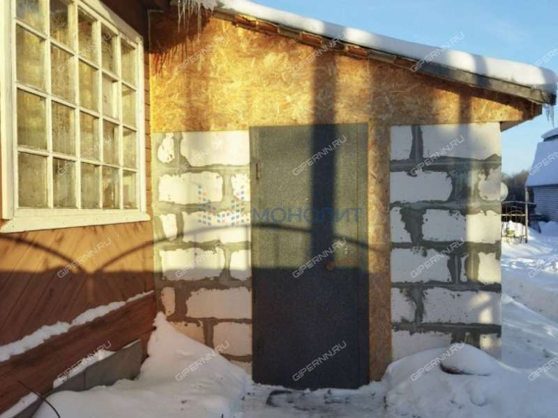 дом на Центральной улице село Дубское