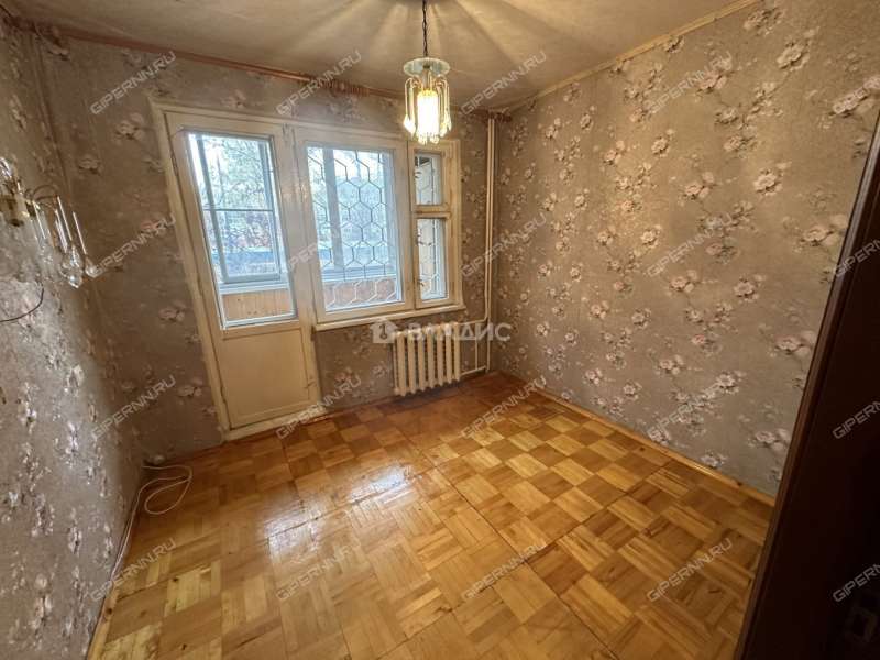 трёхкомнатная квартира на улице Верхнепечёрская дом 4