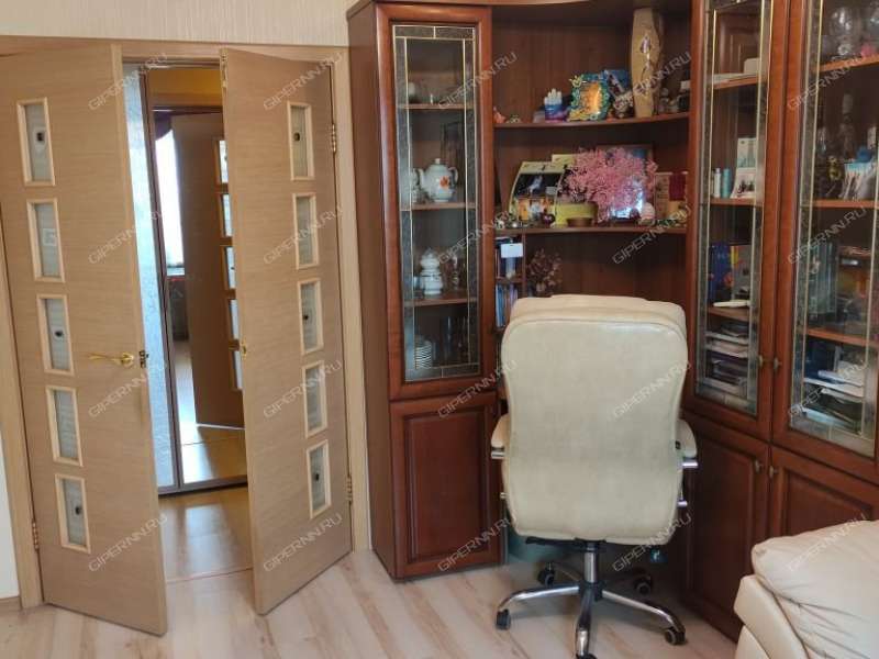 трёхкомнатная квартира на улице Коминтерна дом 22