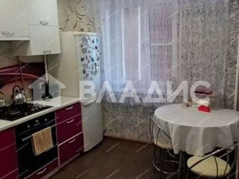 трёхкомнатная квартира на улице Родионова дом 180