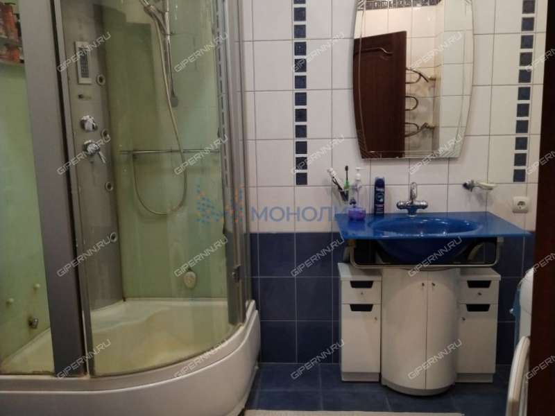 четырёхкомнатная квартира на улице 40 лет Октября дом 5б