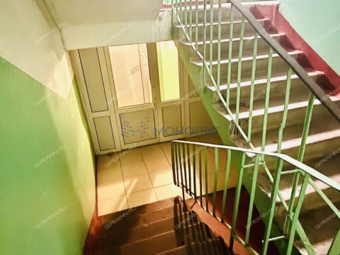 3-komnatnaya-ul-verhnepecherskaya-d-5 фото