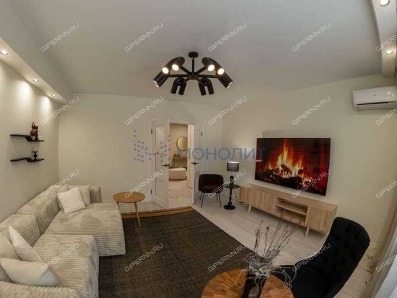 трёхкомнатная квартира на площади Свободы дом 7