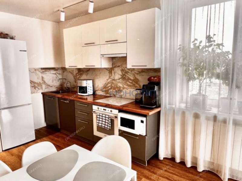 трёхкомнатная квартира на улице Мельникова дом 25