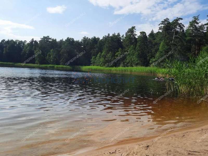 дом на Приозёрной улице деревня Крутая