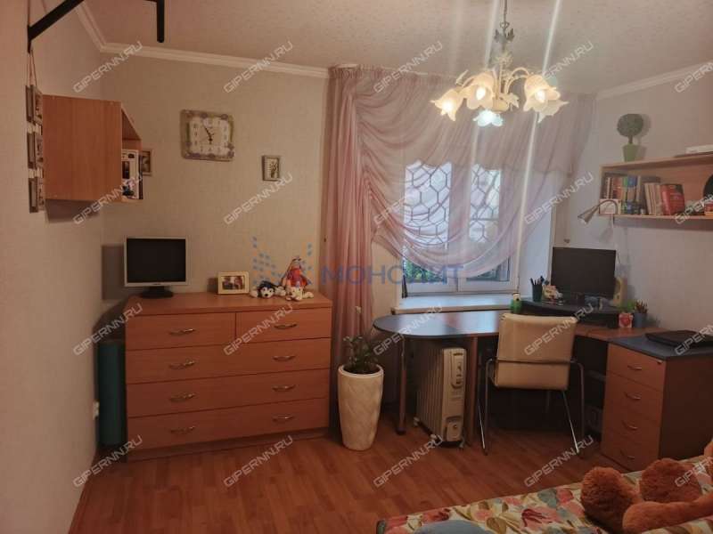 трёхкомнатная квартира на улице Александра Хохлова дом 21