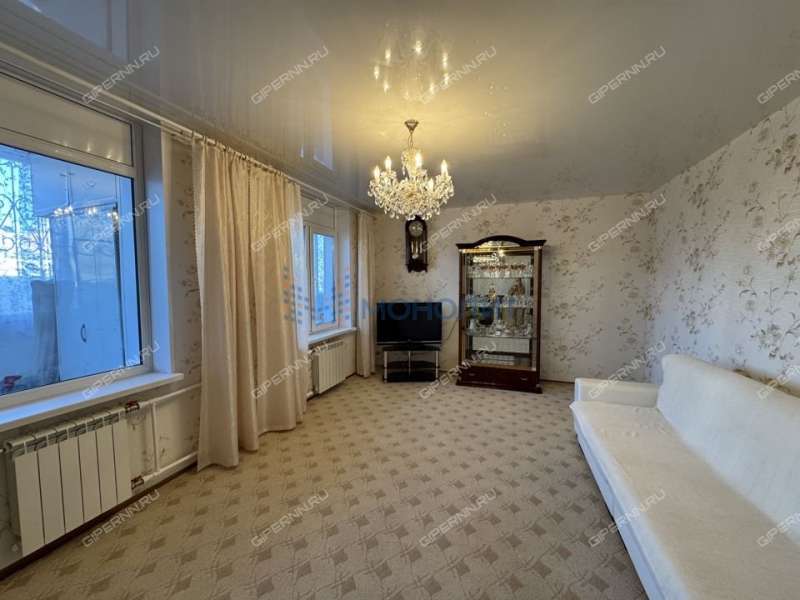 трёхкомнатная квартира на улице Александра Хохлова дом 1