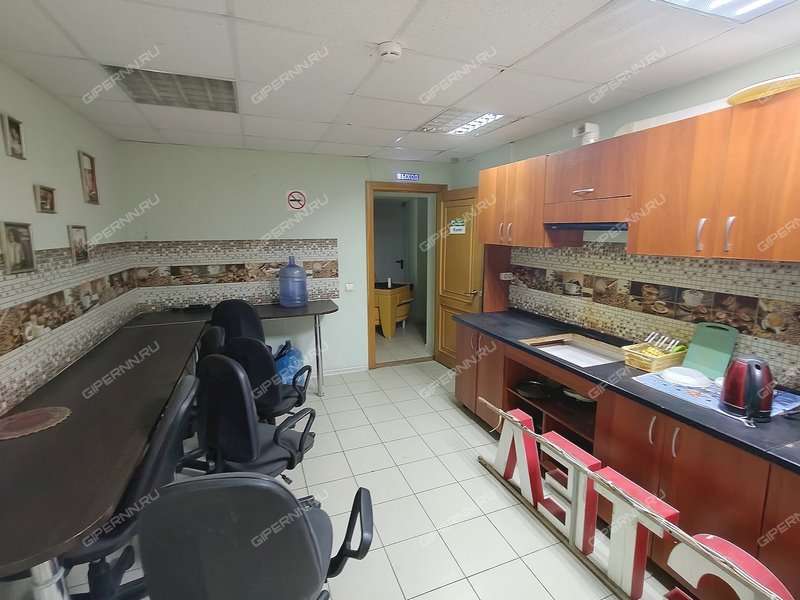 помещение под торговую площадь на Керченская ул,д. 14а